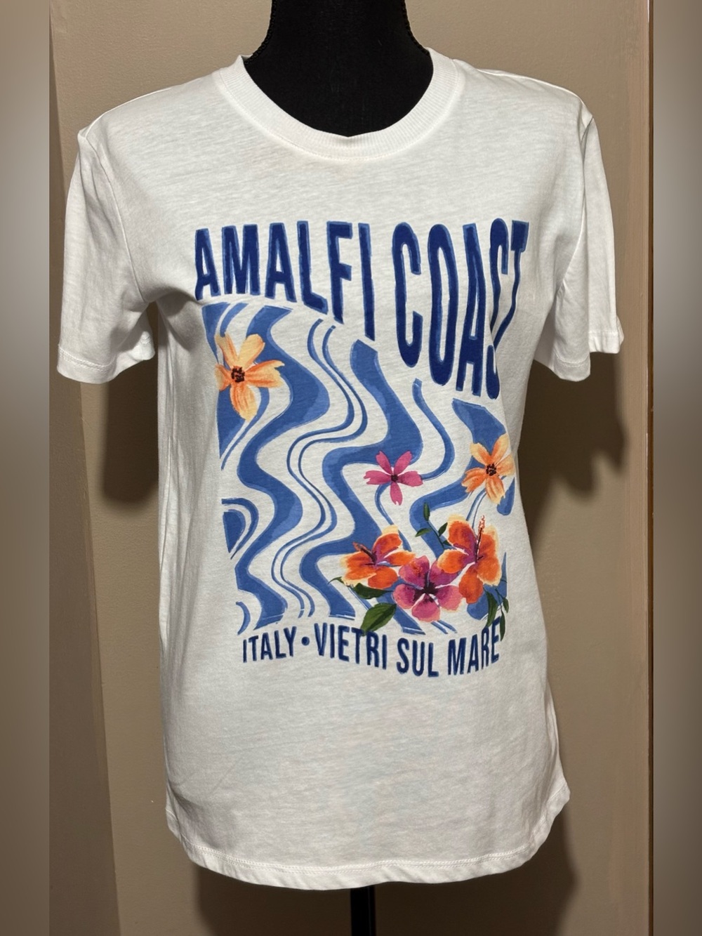 Women’s graphic tee shirt. Amalfi Coast. NWT size XS. .